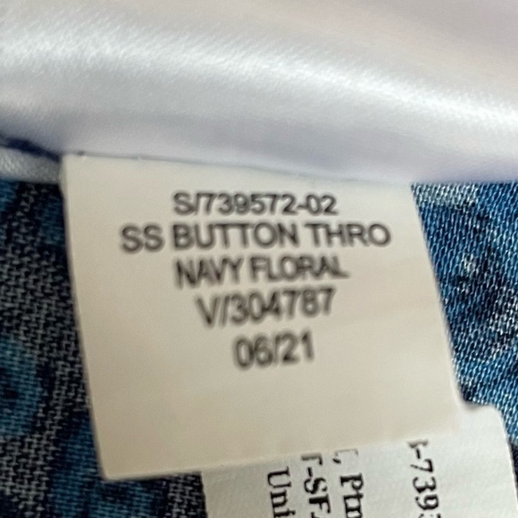 Old Navy Puff-Sleeve Smocked Button-Down Blouse Navy Floral Shirt Size Medium - Picture 10 of 11